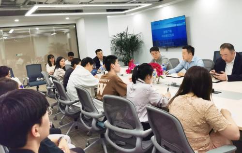 樓宇更新改造調(diào)研討論現(xiàn)場(chǎng) 宇更新改造調(diào)研討論現(xiàn)場(chǎng)_中企物業(yè)