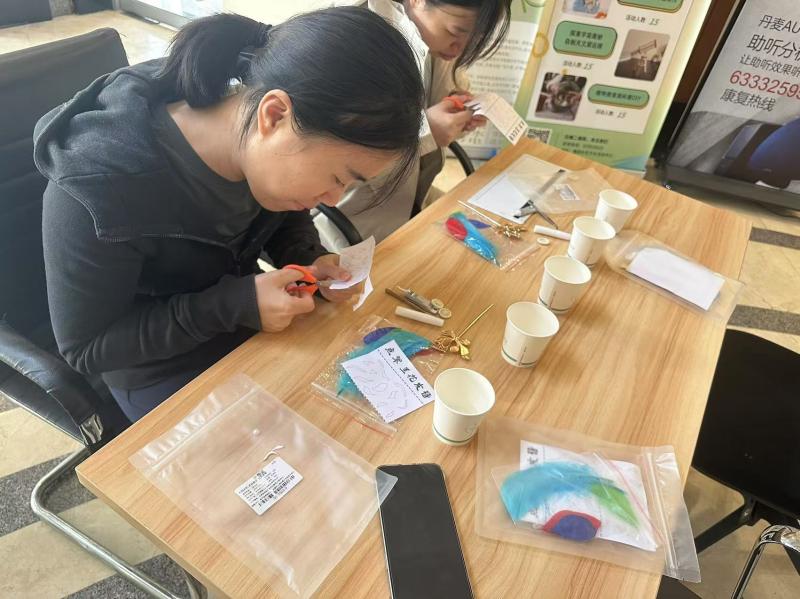 手工非遺點(diǎn)簪制作中 手工非遺點(diǎn)簪制作中_上海專業(yè)物業(yè)服務(wù)