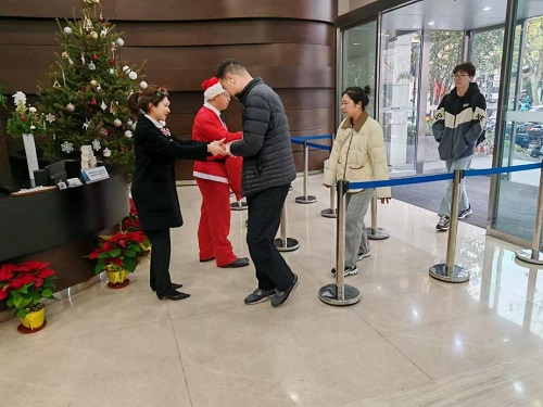 圣誕禮物派發(fā) 圣誕禮物派發(fā)__辦公物業(yè)公司